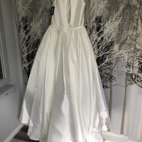 Wedding Dres - Picture 3 of 3